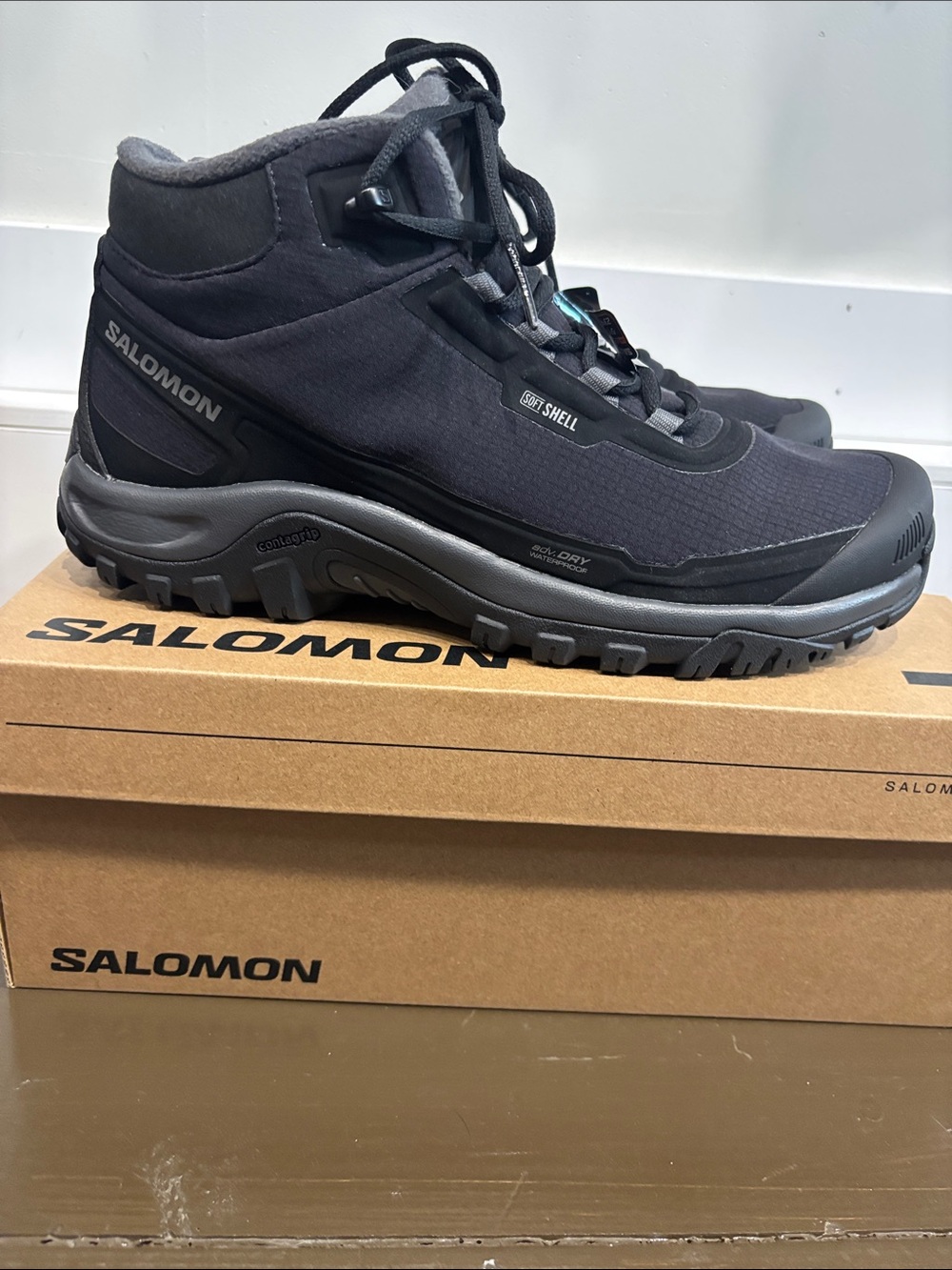 Salomon Women's shelter waterproof boot black size 8.5 new with box